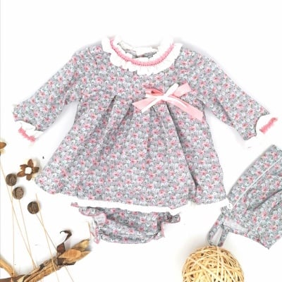 Комплект рокличка за бебе с гащички и шапка на цвята 