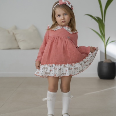 Рокля в цвят сьомга с якичка