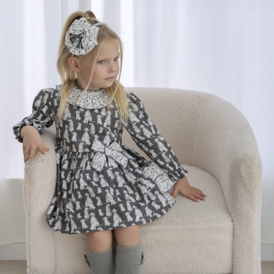 Рокля в сиво на далматинци