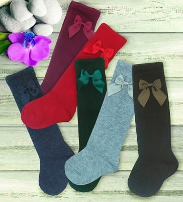 Високи чорапи с декоративна панделка в тъмни цветове